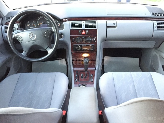 Mercedes E 240 1999, 170,000 km - 2.4 l - Bakı