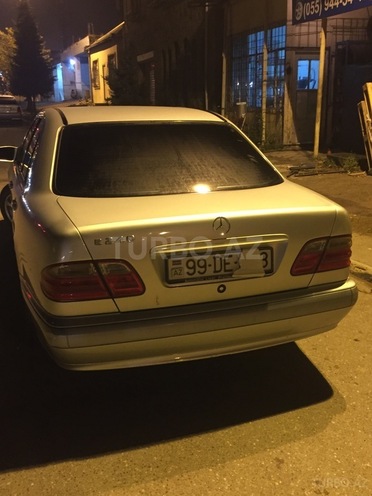 Mercedes E 240 1999, 170,000 km - 2.4 l - Bakı
