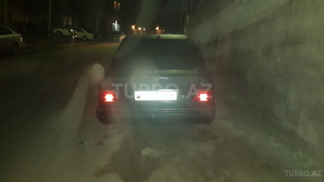 Mercedes E 230 1993, 250,000 km - 2.3 л - Bakı