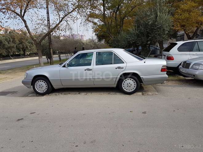 Mercedes E 220 1994, 340,000 km - 2.2 l - Bakı