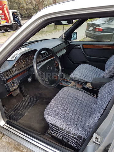 Mercedes E 220 1994, 340,000 km - 2.2 l - Bakı