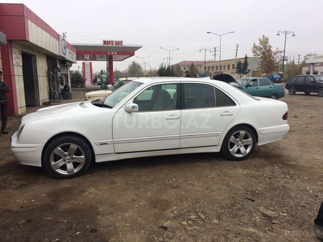 Mercedes E 240 2000, 336,966 km - 2.6 l - Yevlax