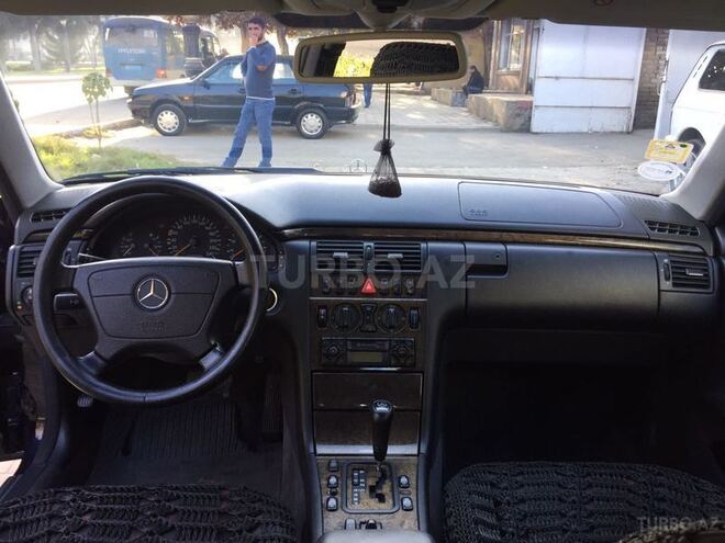 Mercedes E 240 1999, 163,500 km - 2.4 л - Gəncə