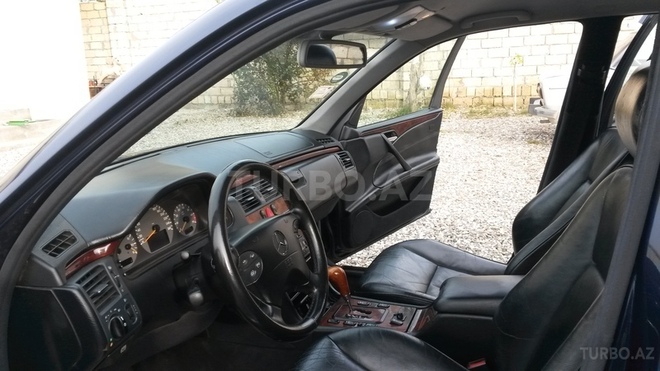 Mercedes E 240 2000, 214,000 km - 2.4 l - Bakı