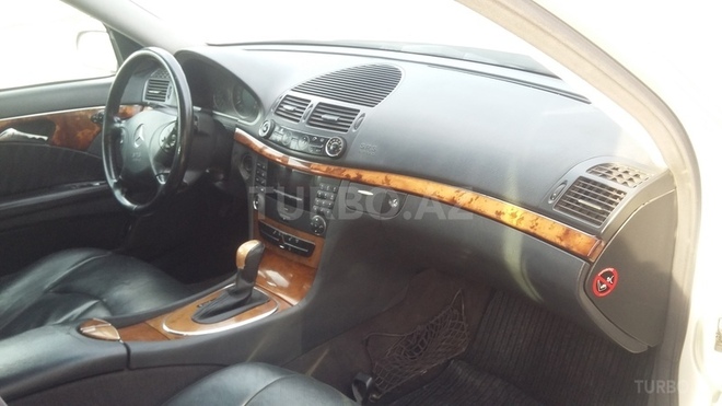Mercedes E 220 2002, 292,000 km - 2.2 l - Bakı