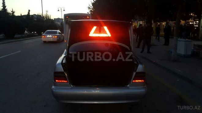 Mercedes E 220 2002, 228,009 km - 2.2 l - Bakı