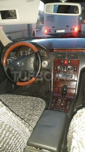 Mercedes E 220 2002, 228,009 km - 2.2 l - Bakı