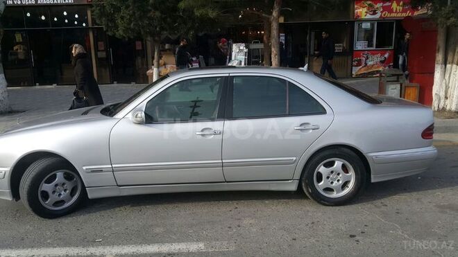 Mercedes E 220 2002, 228,009 km - 2.2 l - Bakı