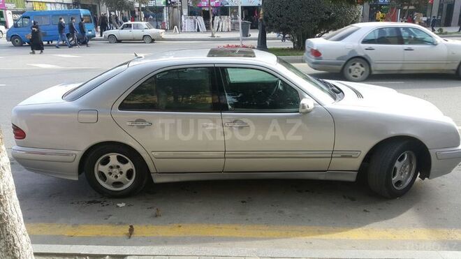 Mercedes E 220 2002, 228,009 km - 2.2 l - Bakı