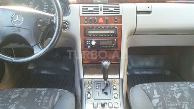 Mercedes E 240 1997, 213,409 km - 2.4 l - Bakı
