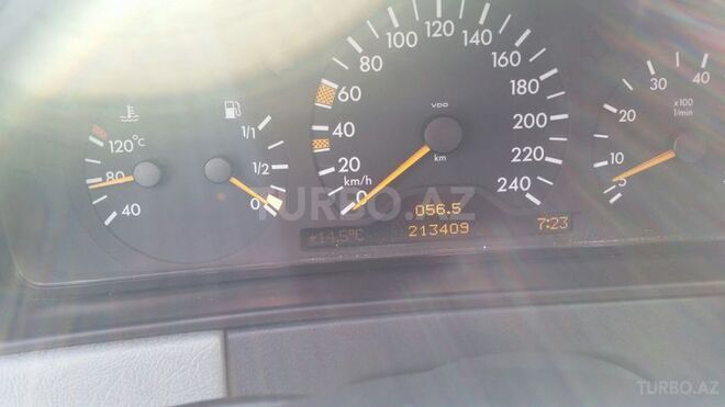Mercedes E 240 1997, 213,409 km - 2.4 l - Bakı