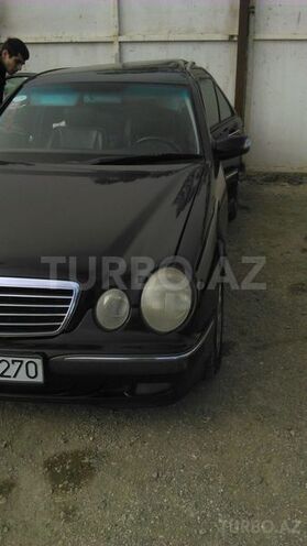 Mercedes E 270 2001, 215,000 km - 2.7 l - Bakı