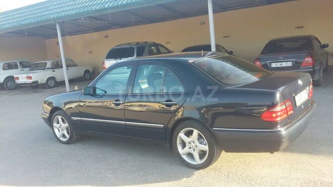 Mercedes E 240 1999, 240,000 km - 2.4 l - Bakı