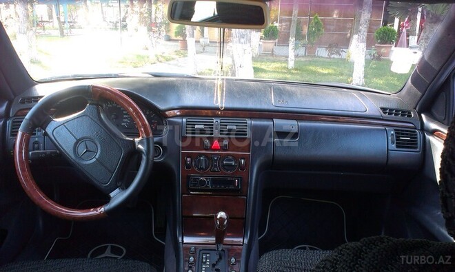 Mercedes E 230 1997, 235,000 km - 2.3 l - Sumqayıt