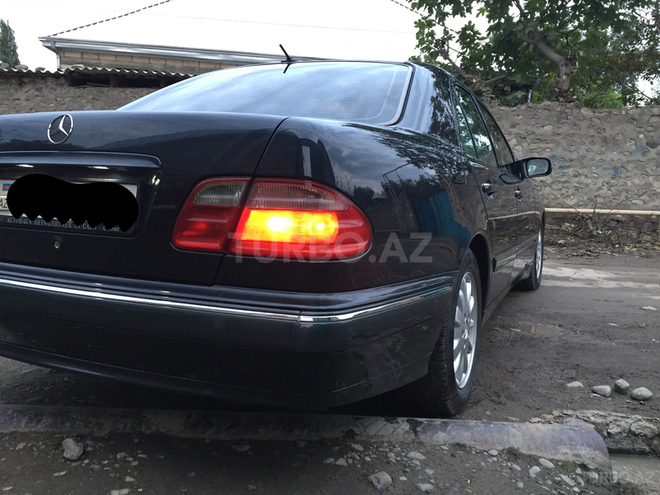 Mercedes E 240 2000, 186,000 km - 2.0 l - Ağdaş