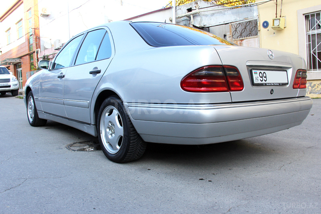Mercedes E 240 1999, 280,000 km - 2.4 л - Bakı