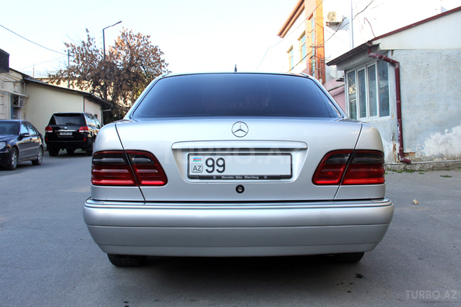 Mercedes E 240 1999, 280,000 km - 2.4 л - Bakı