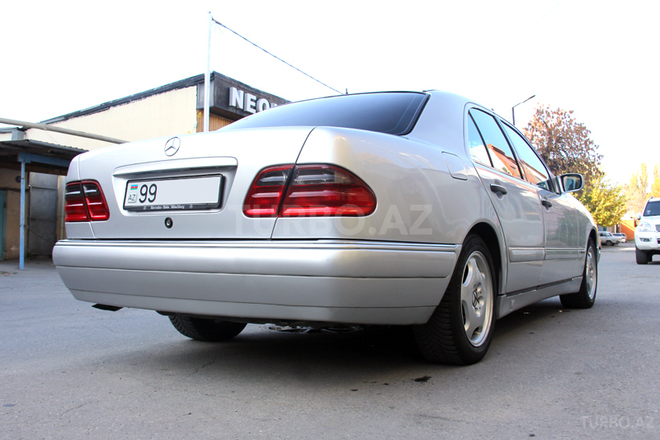 Mercedes E 240 1999, 280,000 km - 2.4 л - Bakı