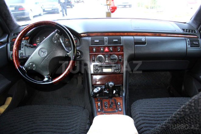 Mercedes E 220 1999, 315,000 km - 2.2 л - Bakı
