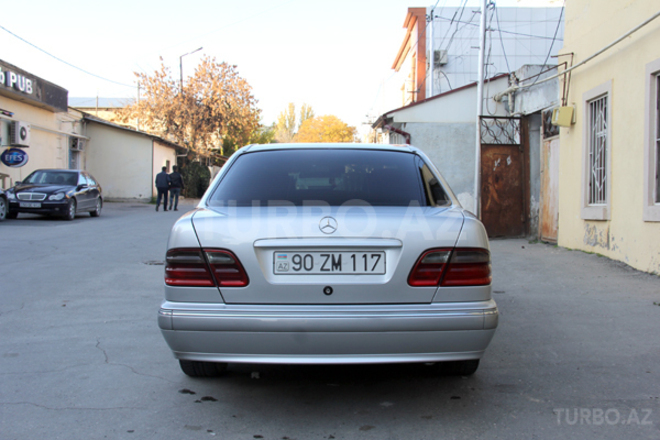 Mercedes E 220 1999, 315,000 km - 2.2 л - Bakı
