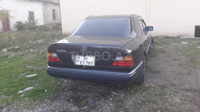Mercedes E 230 1991, 145,000 km - 0.3 л - Tovuz