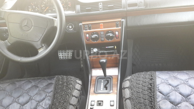 Mercedes E 230 1991, 145,000 km - 0.3 л - Tovuz