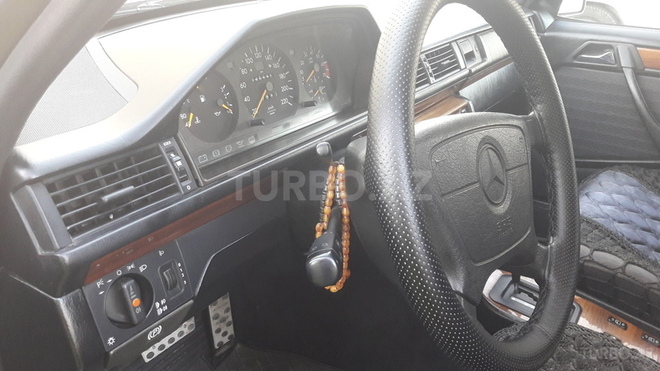 Mercedes E 230 1991, 145,000 km - 0.3 л - Tovuz