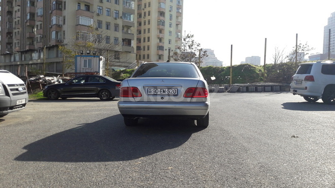 Mercedes E 320 1998, 253,000 km - 3.2 л - Bakı