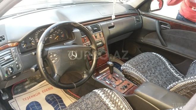 Mercedes E 270 1999, 250,000 km - 2.7 l - Bakı