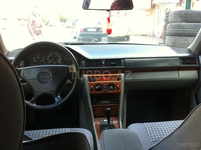 Mercedes E 280 1995, 365,555 km - 2.8 l - Bakı