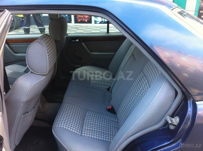 Mercedes E 280 1995, 365,555 km - 2.8 l - Bakı