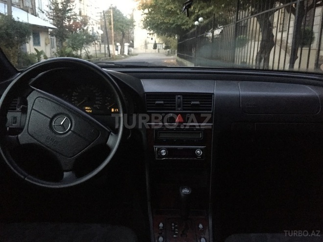 Mercedes C 200 2000, 180,000 km - 2.0 л - Lənkəran