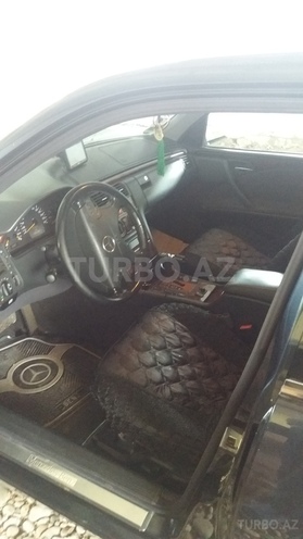 Mercedes E 240 1999, 192,647 km - 2.4 l - Beyləqan