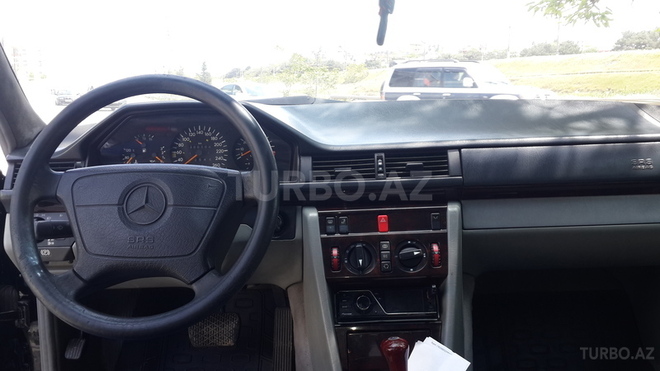 Mercedes E 280 1994, 409,000 km - 2.8 l - Bakı