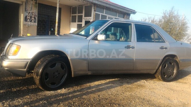 Mercedes E 320 1993, 307,000 km - 3.2 l - Bakı