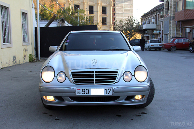 Mercedes E 220 1999, 310,000 km - 2.2 л - Bakı