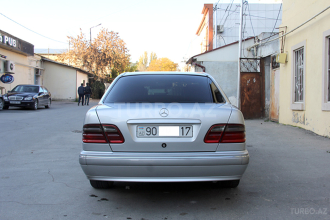 Mercedes E 220 1999, 310,000 km - 2.2 л - Bakı