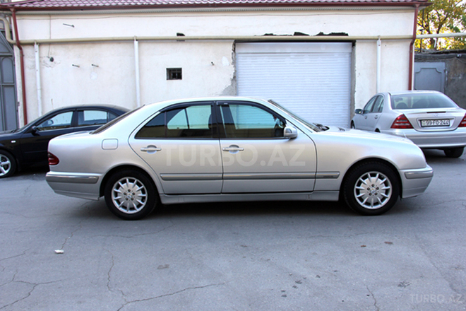 Mercedes E 220 1999, 310,000 km - 2.2 л - Bakı