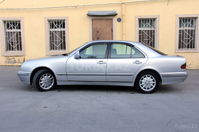 Mercedes E 220 1999, 310,000 km - 2.2 л - Bakı
