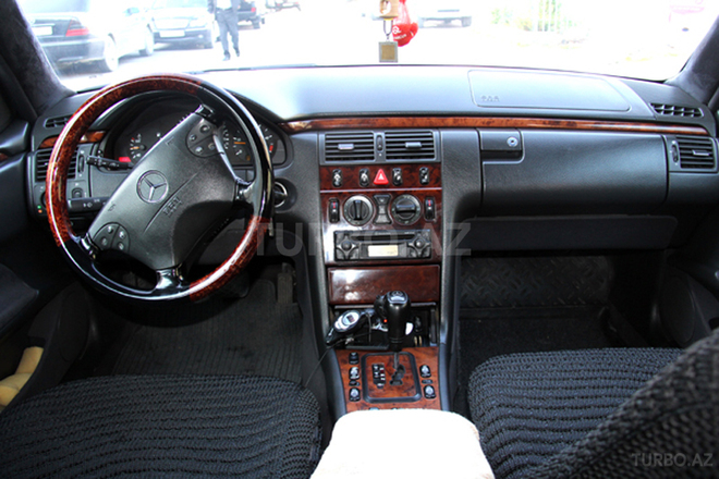 Mercedes E 220 1999, 310,000 km - 2.2 л - Bakı