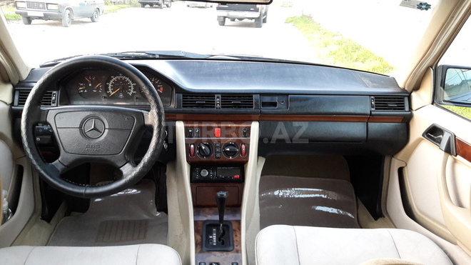Mercedes E 220 1995, 25,000 km - 2.2 л - Sumqayıt