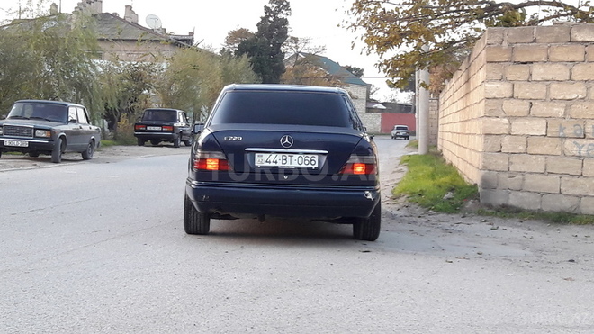 Mercedes E 220 1995, 25,000 km - 2.2 л - Sumqayıt