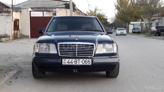 Mercedes E 220 1995, 25,000 km - 2.2 л - Sumqayıt