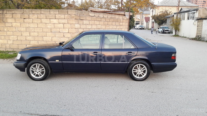 Mercedes E 220 1995, 25,000 km - 2.2 л - Sumqayıt