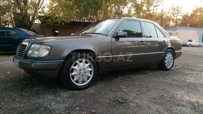 Mercedes E 220 1993, 245,655 km - 2.2 л - Ağdaş