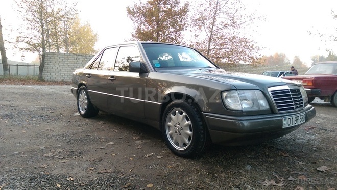 Mercedes E 220 1993, 245,655 km - 2.2 л - Ağdaş