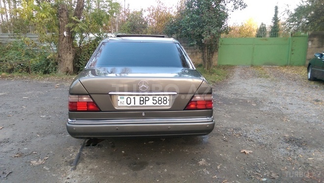 Mercedes E 220 1993, 245,655 km - 2.2 л - Ağdaş