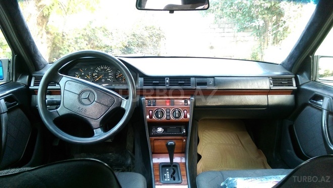 Mercedes E 220 1993, 245,655 km - 2.2 л - Ağdaş