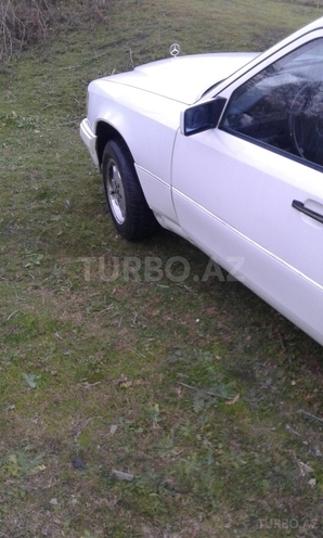 Mercedes E 200 1990, 277,627 km - 0.2 l - Qəbələ