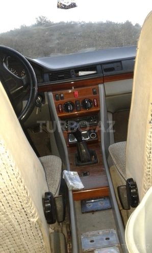 Mercedes E 200 1990, 277,627 km - 0.2 l - Qəbələ